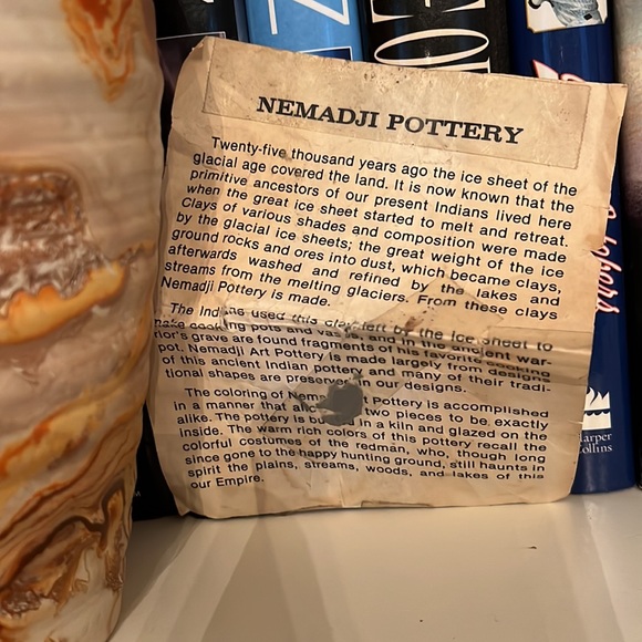 Old Native American Nemadji Pottery Vase colors of orange, brown & yello… - Picture 4 of 5